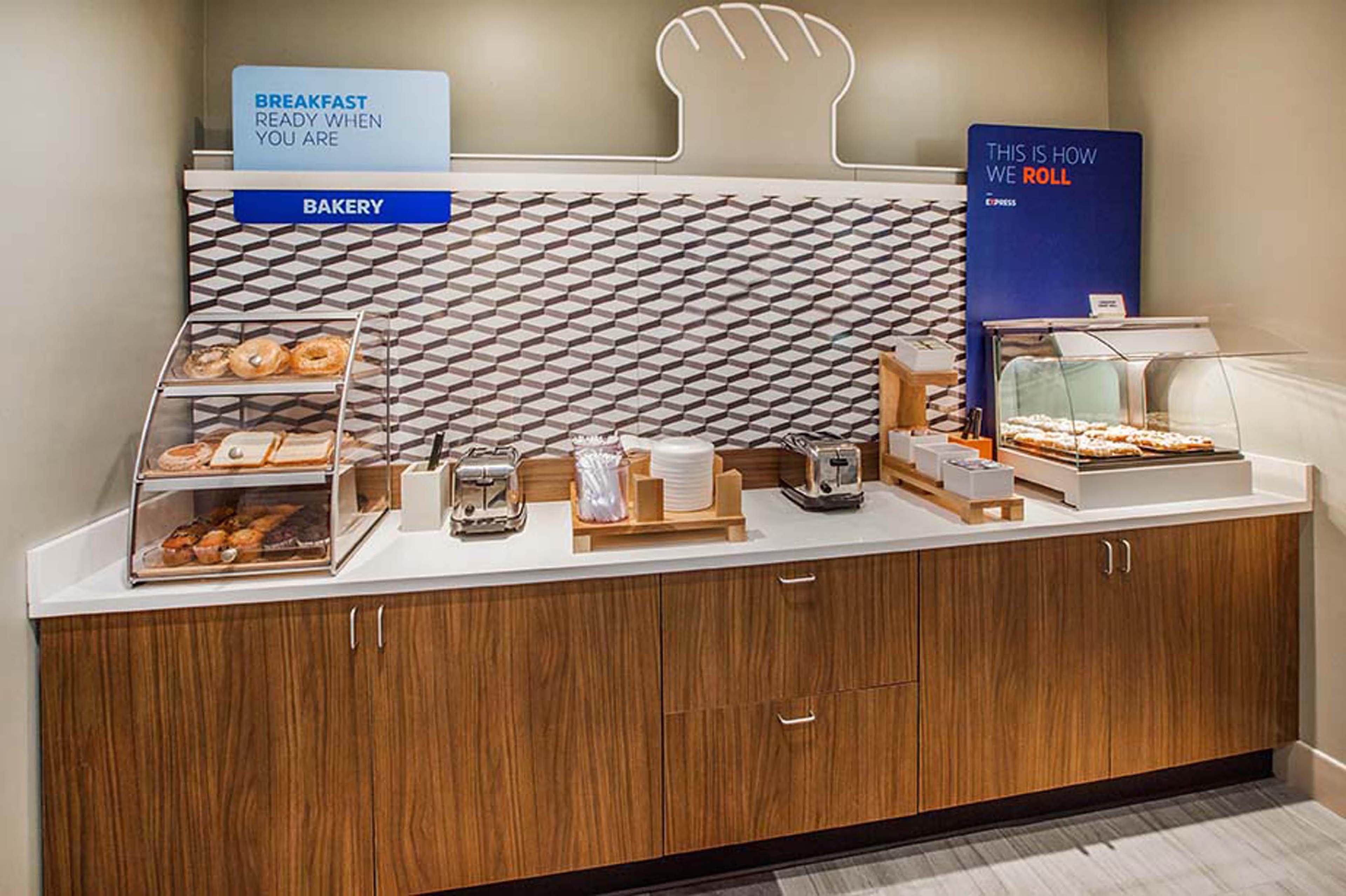 Holiday Inn Express & Suites Cleveland By Ihg Buitenkant foto