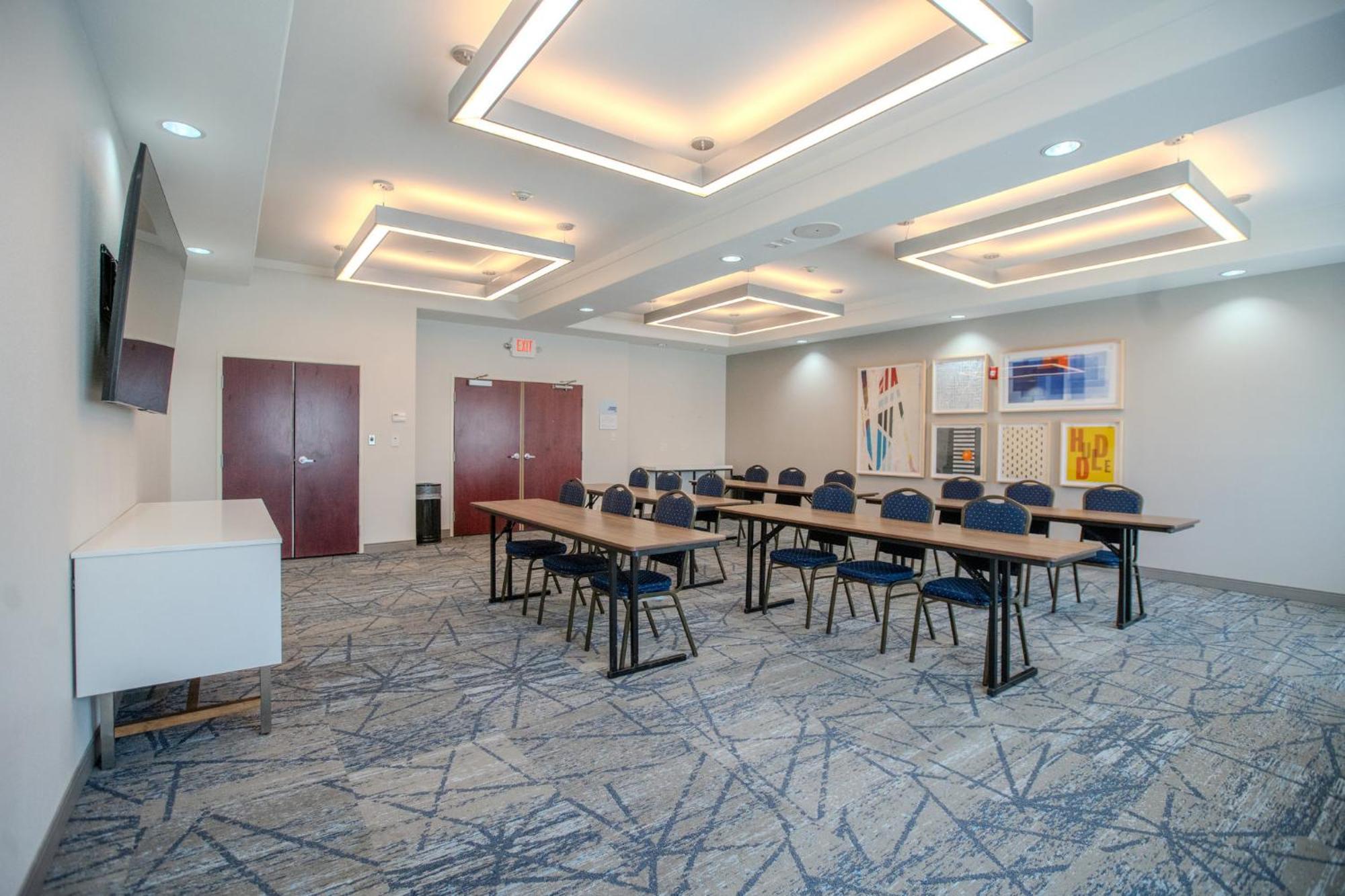 Holiday Inn Express & Suites Cleveland By Ihg Buitenkant foto