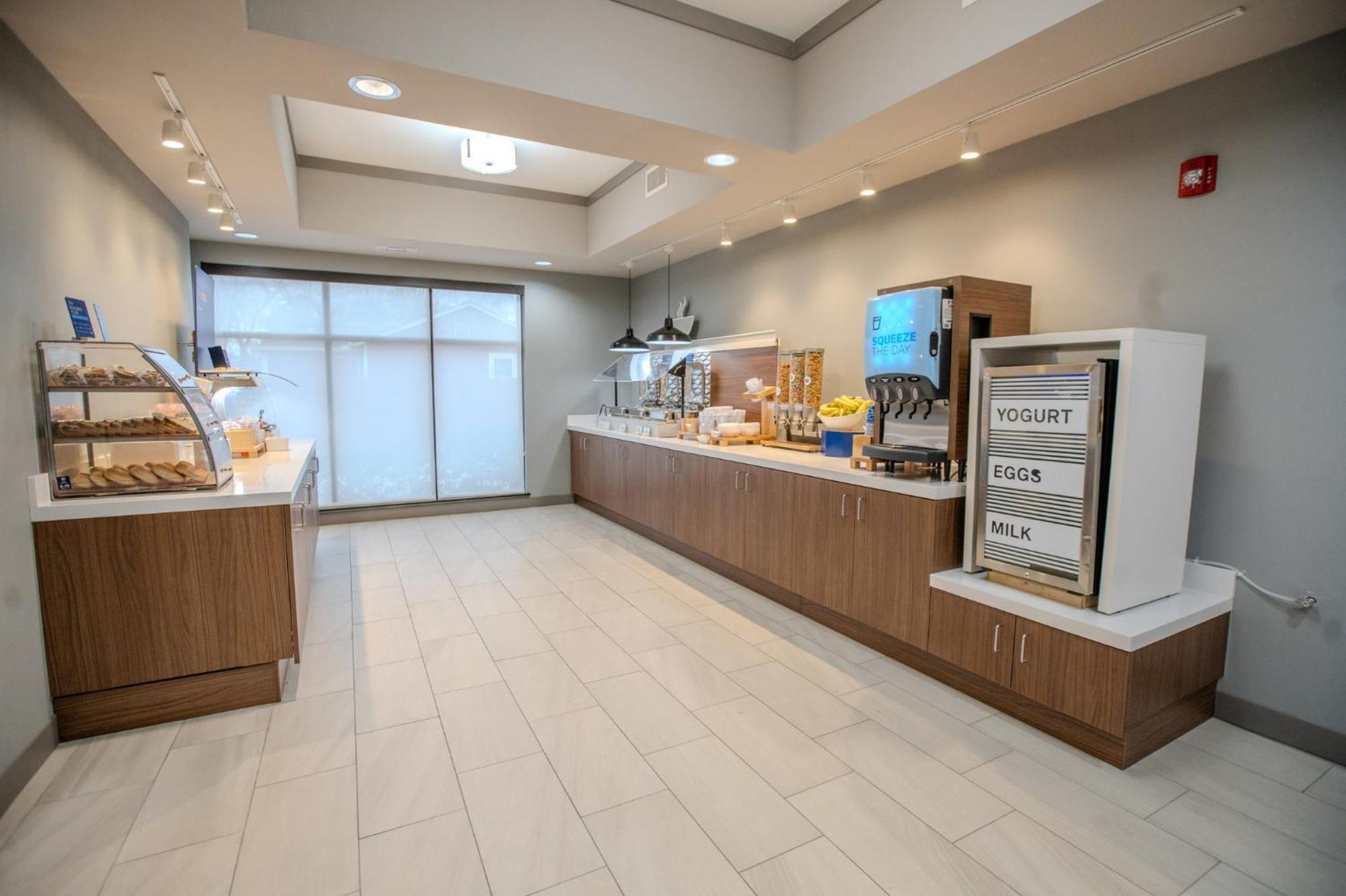 Holiday Inn Express & Suites Cleveland By Ihg Buitenkant foto